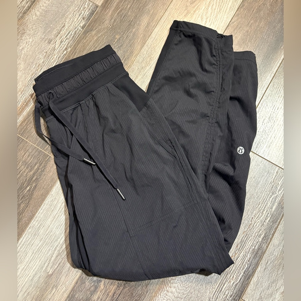 Lululemon Dance Studio Mid-Rise Crop 25" Size 2 - Picture 1 of 10